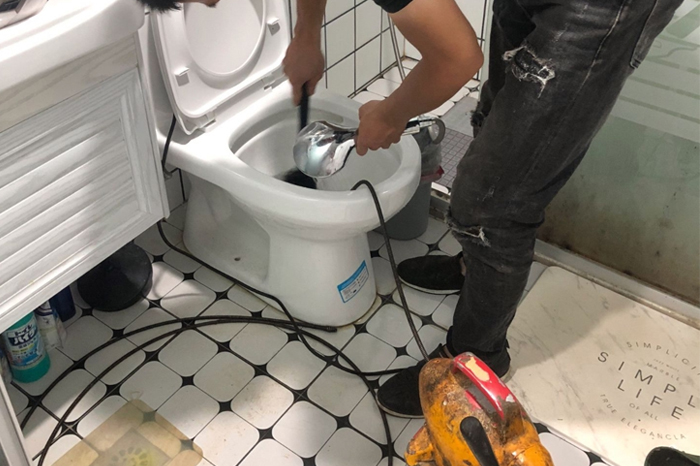 中原镇马桶堵塞自己疏通还是找师傅？专业上门服务让你省时更省心