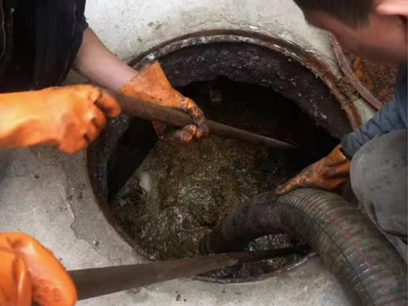 中原镇清理化粪池时如何避免沼气的危害？